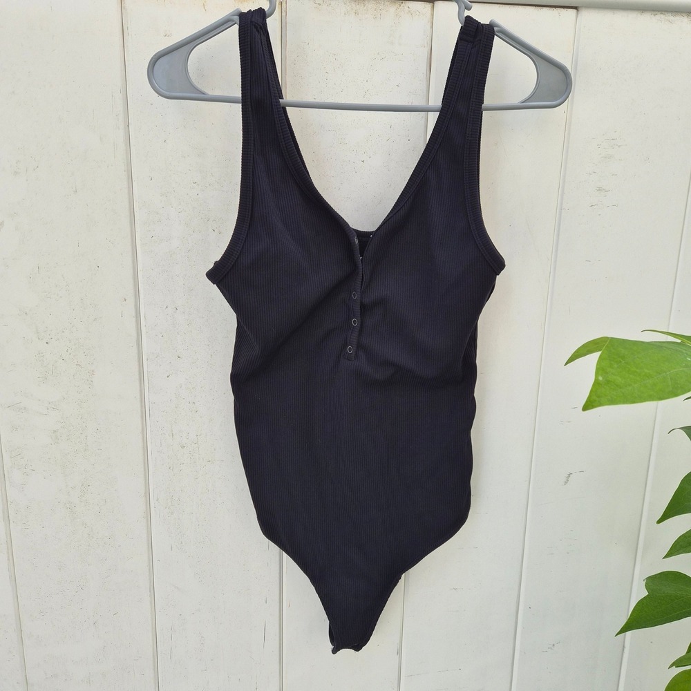 A&F Ribbed HenleyThong back Bodysuit Black Med Sleeveless V-Neck Goth Grunge‎